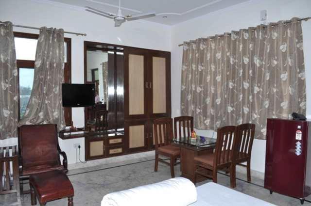 Shivanta Residency Hotel Risikés Szoba fotó