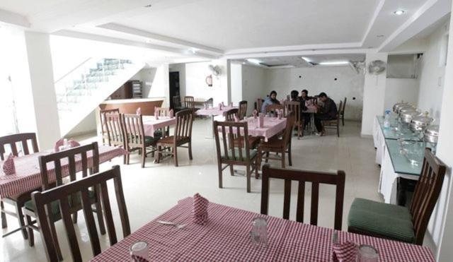 Shivanta Residency Hotel Risikés Kültér fotó